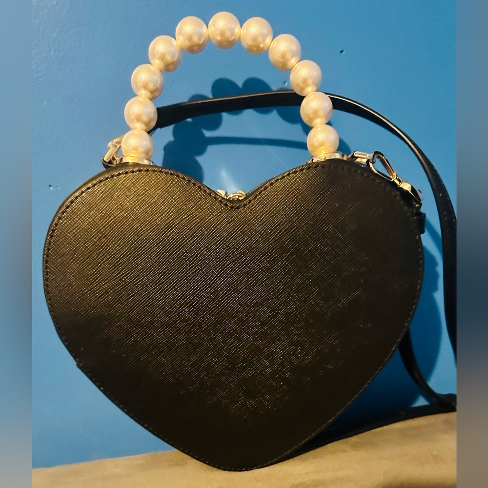 kate spade Heart-Shaped Black Mini Bag with Faux Pearl Handle & Crossbody strap - Picture 3 of 7